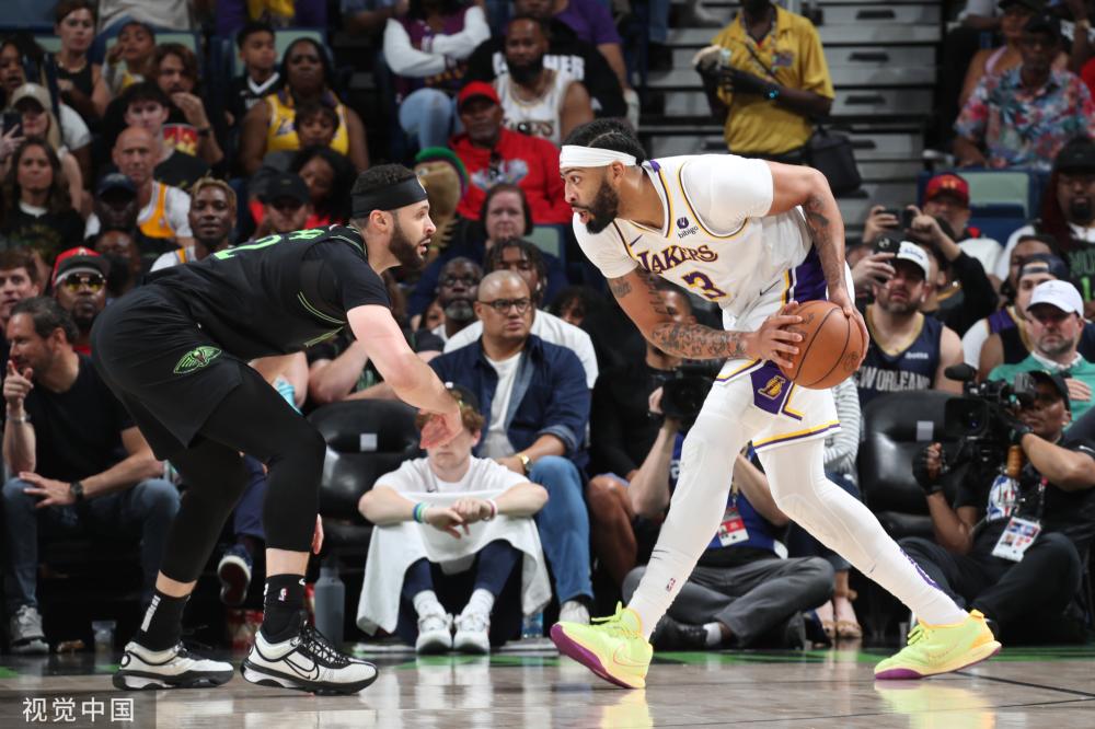 长春亚泰1-1玉昆队遭误判？谭龙禁区踢人，傅明判点球正确吗